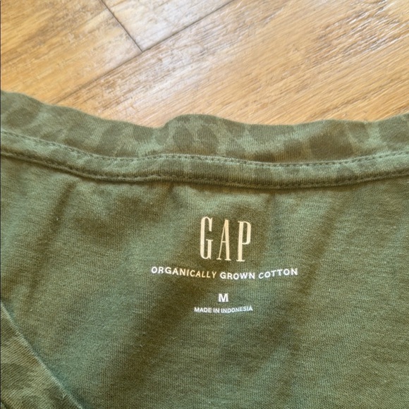 GAP Tee - Picture 3 of 7
